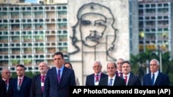 El primer ministro Pedro Sánchez, cuando encabezó una delegación del gobierno español a Cuba en 2018. (AP Photo/Desmond Boylan).