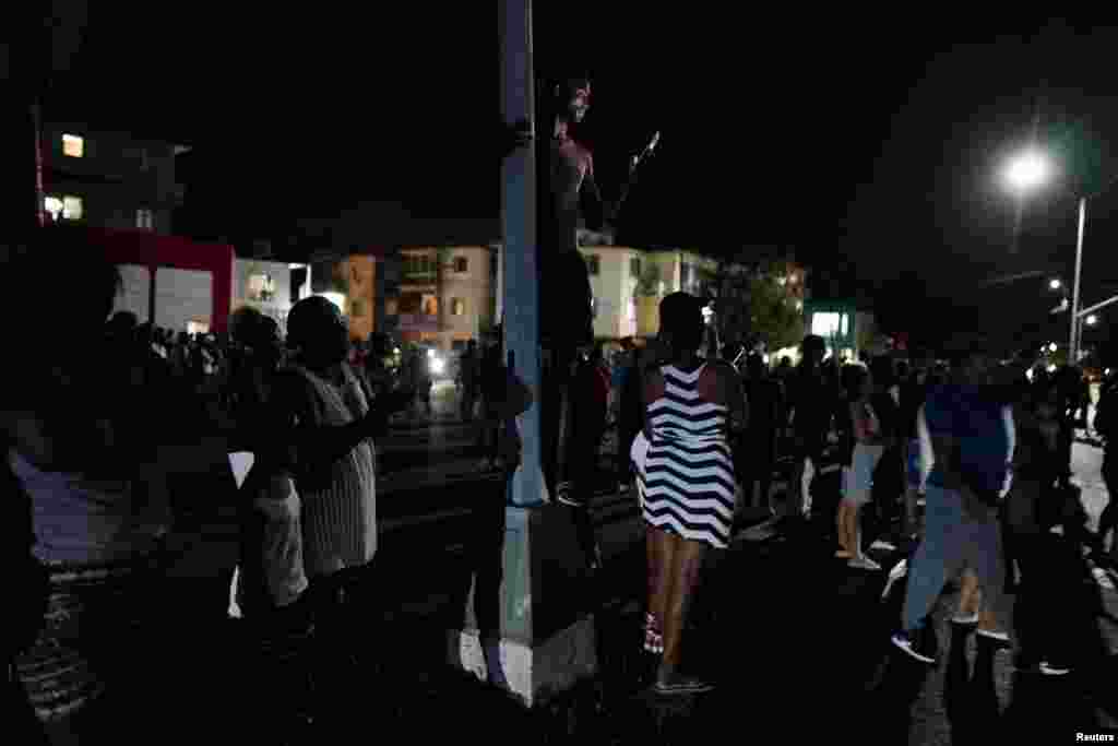 Los cubanos volvieron a salir a las calles a protestar el viernes 30 de septiembre. Tropas paramilitares y policías fueron movilizadas para enfrentar a los manifestantes.