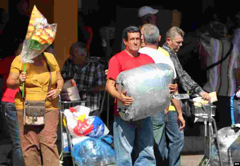 Comienzan a regir en Cuba medidas que restringen el ingreso de bienes.