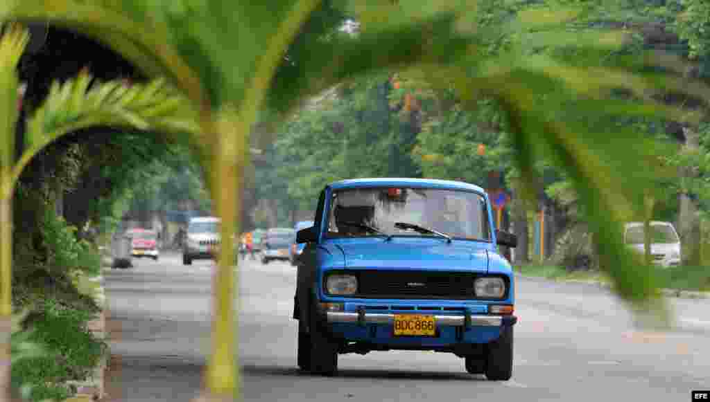 De izquierda a derecha, los opositores cubanos Yazmani Niclos, Yadira Rodríguez, Rosa María Naranjo y Fermín Zamora continúan hoy, miércoles 12 de septiembre de 2012, en huelga de hambre, en una casa de La Habana (Cuba