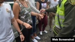 Foto tomada por la Policía Metropolitana del Valle de Aburrá de los inmigrantes cubanos.