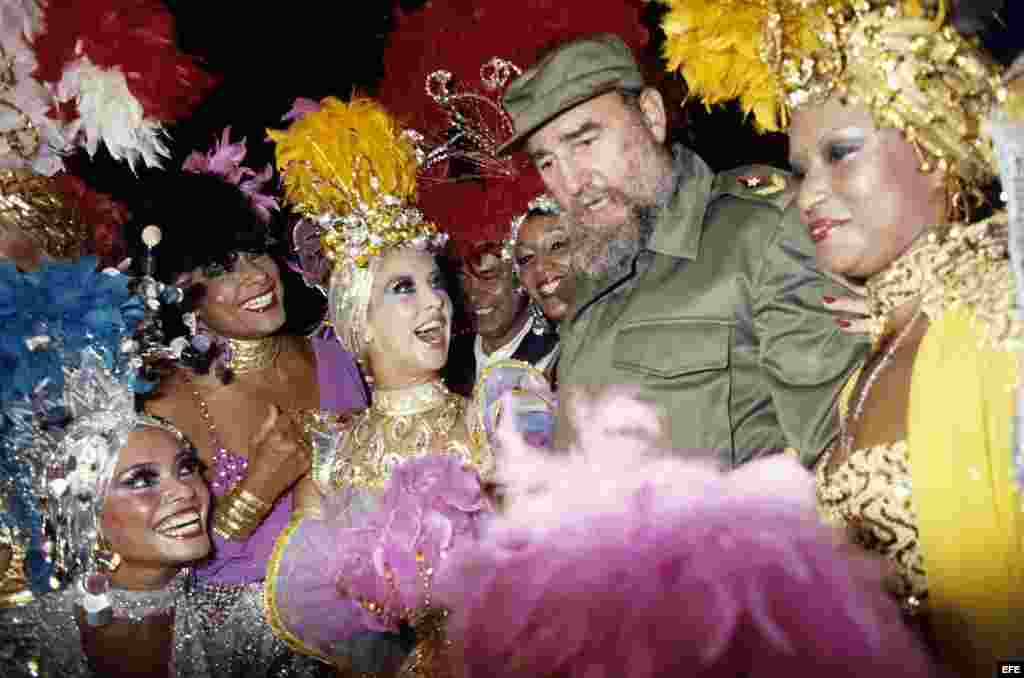 Fidel Castro en el cabaret Tropicana en 1986.