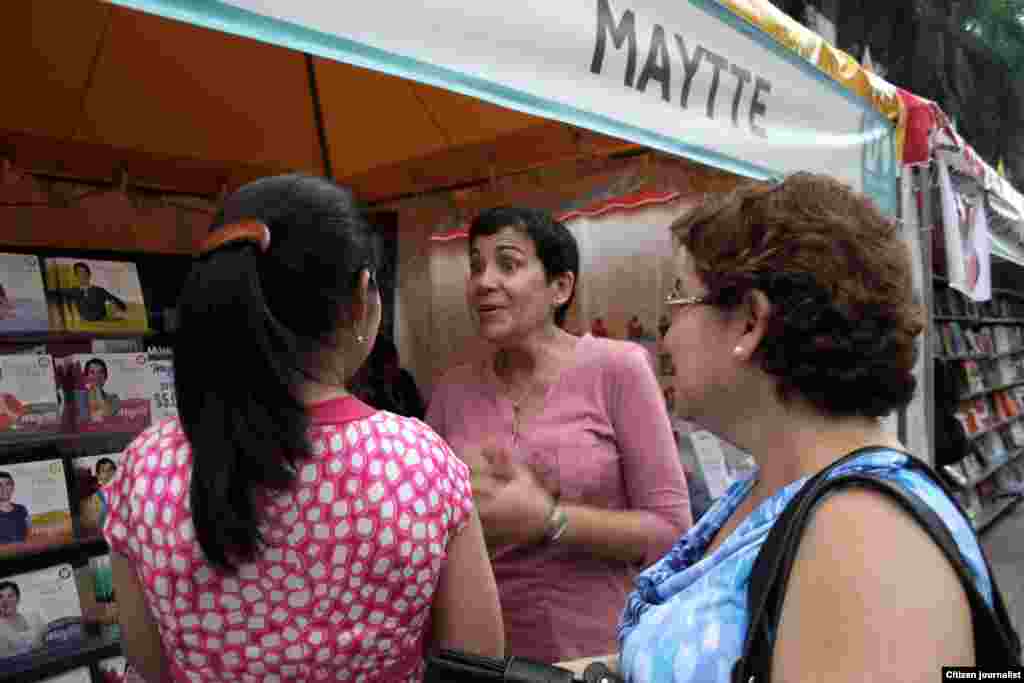 Maytte Sepúlveda, escritora inspiracional, explica a los lectores sus experiencias en la feria. Autora del libro Recetas del alma, publicado por la Fundación Compartir.