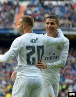 Jesé felicita a Ronaldo.