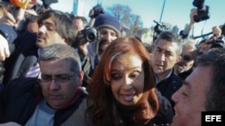 La expresidenta argentina Cristina Fernández de Kirchner a su llegada a un tribunal en Buenos Aires en 2017. (Foto: Archivo)