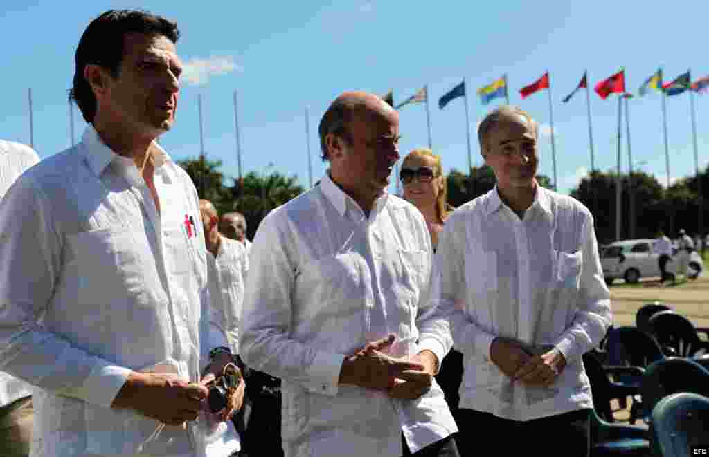 El ministro de Economía y Competitividad de España, Luis De Guindos; el de Industria, Energía y Turismo, José Manuel Soria y el embajador de España, Francisco Montalbán en la inauguración de la Feria Internacional de La Habana. España es el tercer socio c