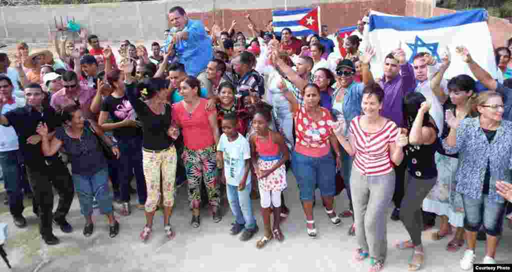 Culto de la iglesia Fuego y Dinámica, oficiado por el pastor Bernardo de Quesada, en Camagüey; en el lugar al que las autoridades derribaron el techo el día 8 de enero.