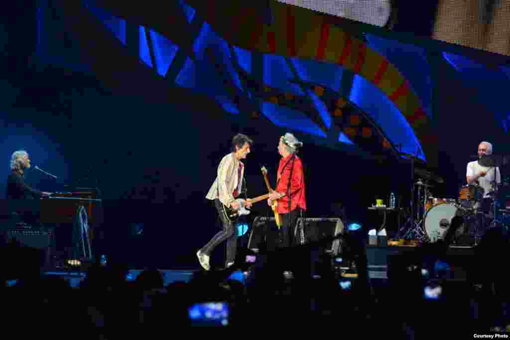 Dúo de guitarras en el concierto de Rolling Stones.