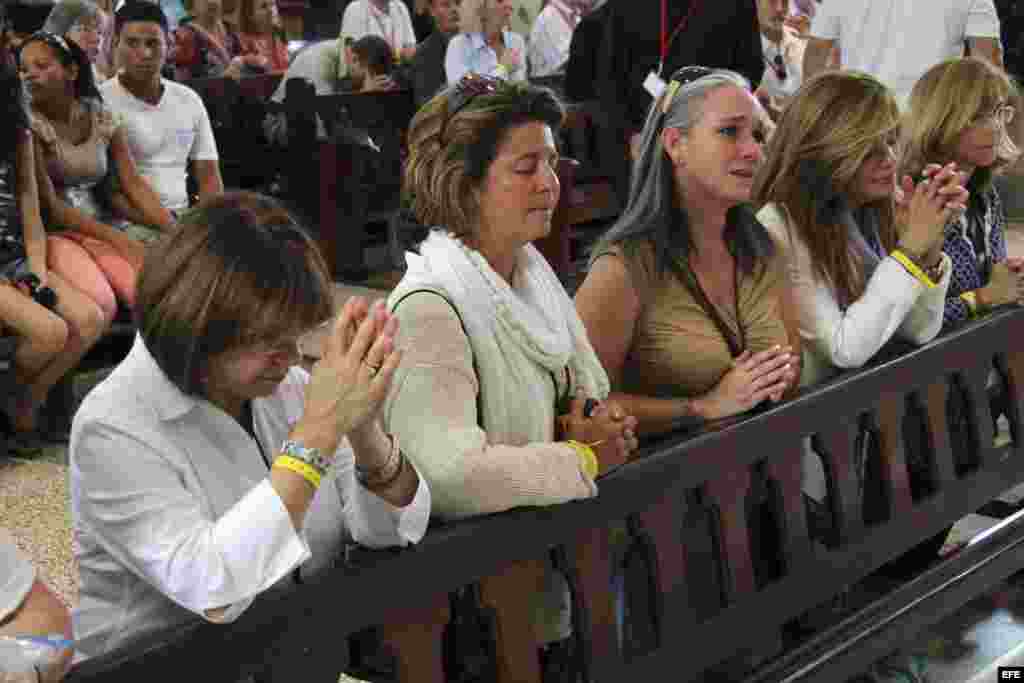 Un grupo de peregrinos católicos de Miami, encabezados por el Arzobispo de Miami, Thomas Wenski, visita el lunes 26 de marzo de 2012, el santuario de la Virgen de la Caridad en el poblado del Cobre, en Santiago de Cuba