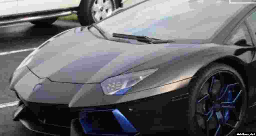 El granmense Yoenis Céspedes arribó al campo de entrenamiento de los Mets de New York en Port St. Lucie, Florida, el miércoles en un Lamborghini Aventador.