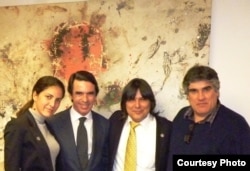 De izq. a der. Rosa María Payá, José María Aznar, Carlos Payá y Regis Iglesias.