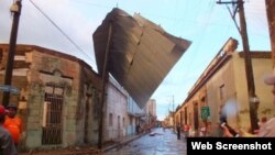 Tornado en Centro Histórico de Camagüey deja casas sin techos.