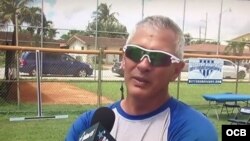 Orlando Chinea, entrenador cubano de pitcheo.