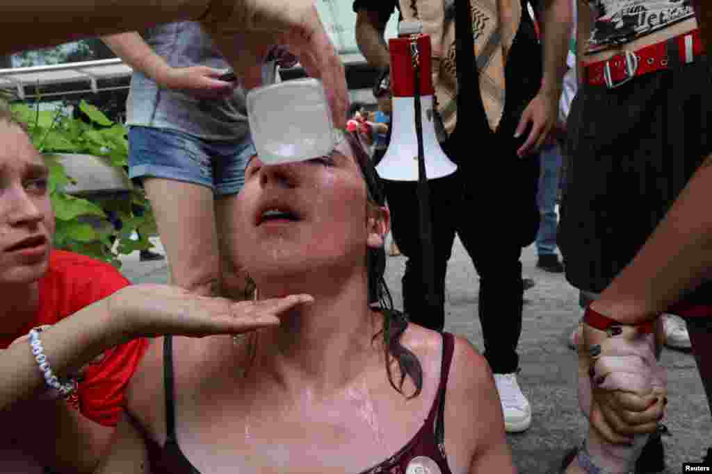 La policía usó spray de pimienta contra los manifestantes en el Capitolio.&nbsp;REUTERS/Umit Bektas