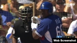 Puig sacó la pelota del parque.