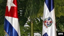 Banderas de Cuba y República Dominicana.