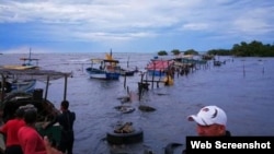 Una tormenta con vientos de 50 kilómetros por hora afectó Niquero, Media Luna y Manzanillo.