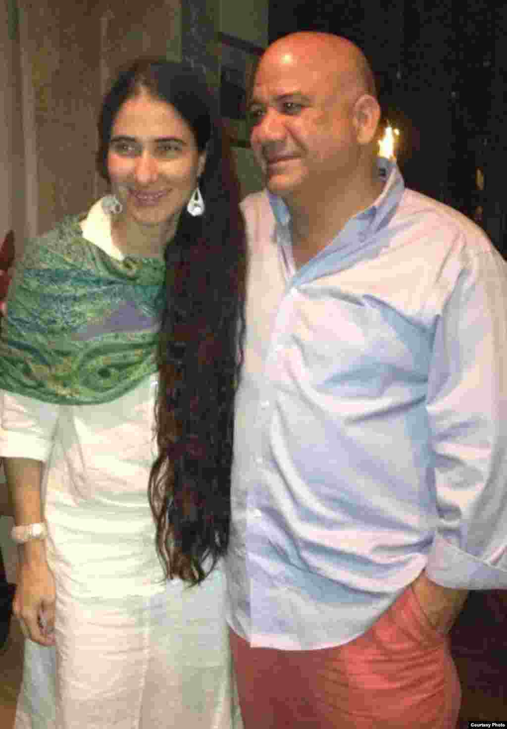 Yoani con Juan Juan Almeida. Tomado del Twitter de Yoani Sánchez