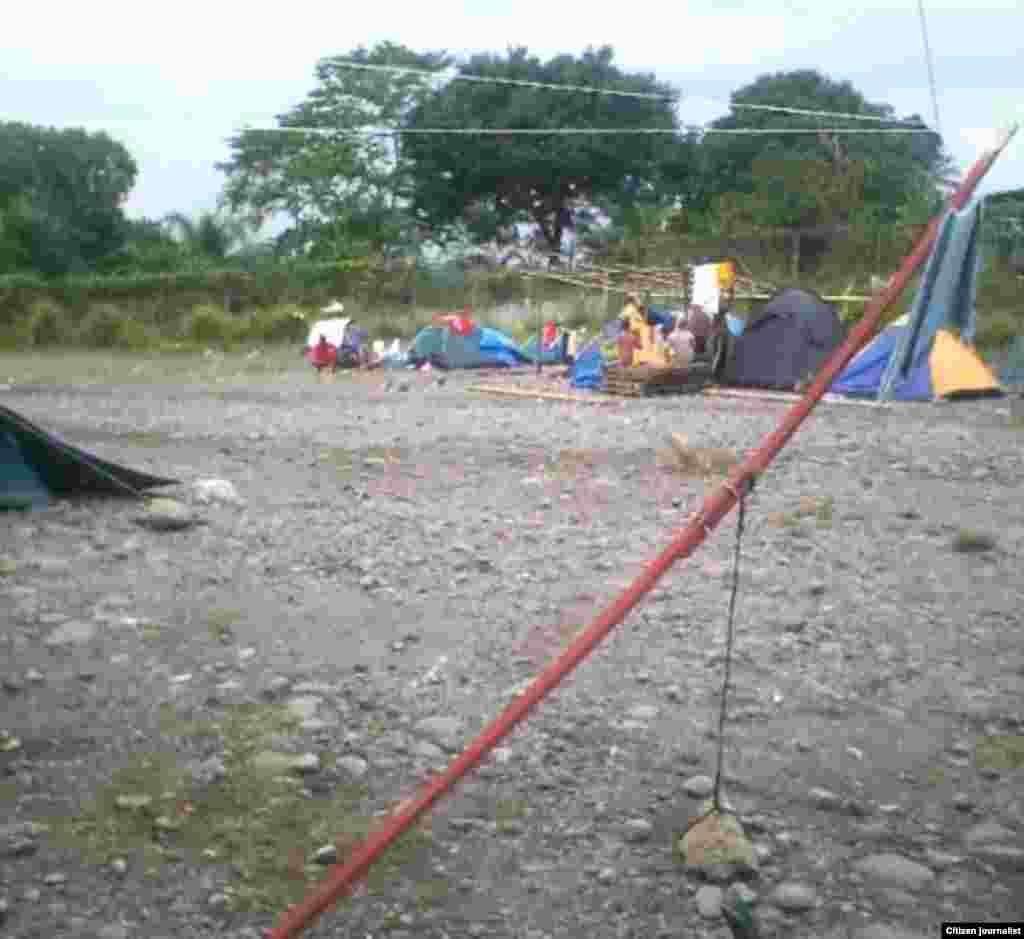 Cubanos en Panamá a la espera de una solución a su situación migratoria. Fotos de Yasmany Aguilera.