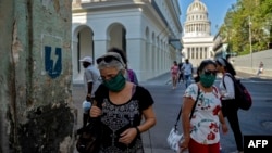 Escena captada el miércoles en una calle de La Habana (Yamil Lage/AFP).