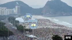 Avenida Atlantica en Copacabana, Brasil. 