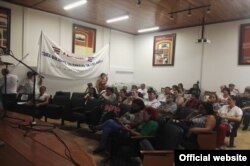 Aparentemente, al menos una parte de este grupo, el auditorio del acto del cual fue expulsado Del Valle, serían los firmantes de lo que Prensa Latina llama "la Declaración de San Ramón".