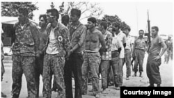 Patriotas cubanos, apresados tras la fracasada invasión por Bahía de Cochinos en abril de 1961.