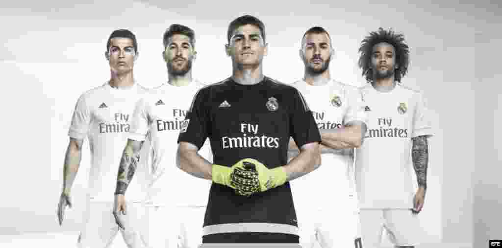 Imagen facilitada por Adidas de los jugadores del Real Madrid Cristiano Ronaldo (i), Sergio Ramos (2i), Iker Casillas (c), Karim Benzema (2d) y Marcelo (d) con la camiseta que la plantilla blanca lucirá la temporada 2015/2016, presentada el lunes 15 de junio hoy bajo el lema &quot;Only perfect Counts&quot;. &nbsp;