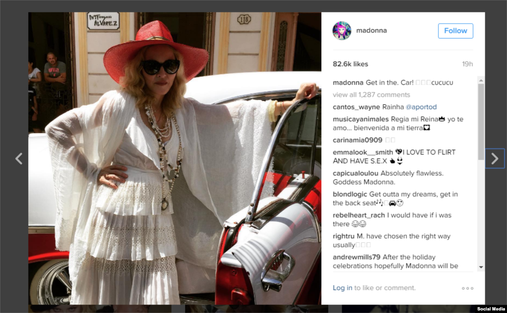 Madonna publicó en su cuenta de Instragram una foto posando ante un "almendrón"