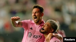 Messi y Josef Martínez celebran el triunfo del 21 de julio de 2023. (Sam Navarro-USA TODAY Sports/TPX IMAGES OF THE DAY).