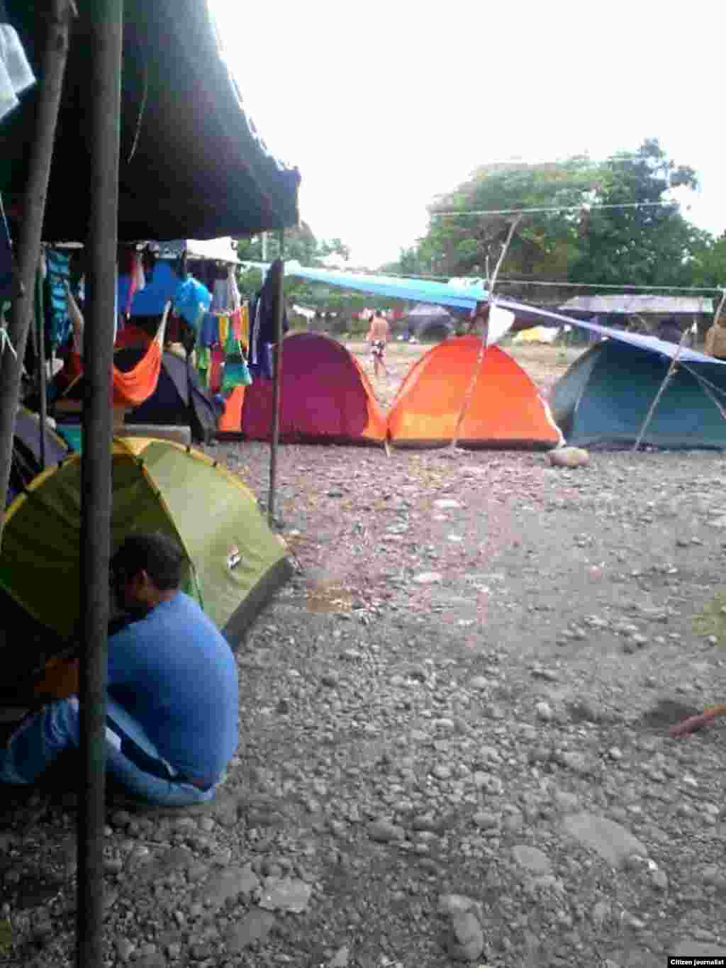 Cubanos en Panamá a la espera de una solución a su situación migratoria. Fotos de Yasmany Aguilera.