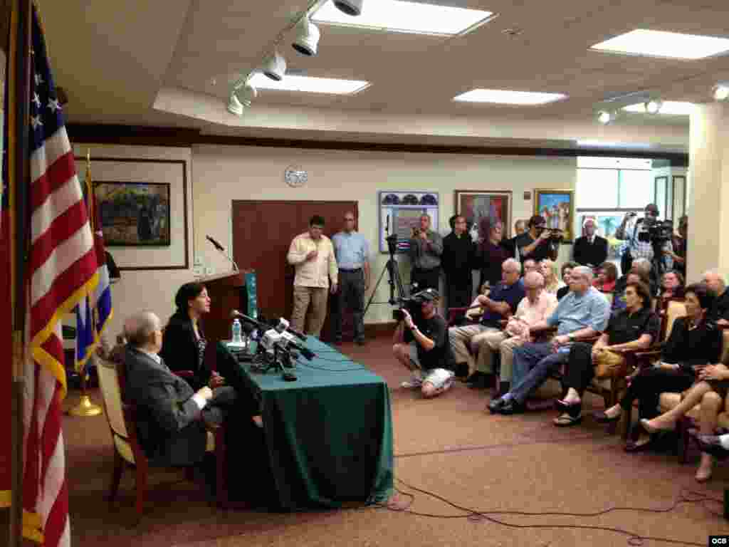 Conferencia de prensa de Rosa María Payá en la Universidad de Miami.