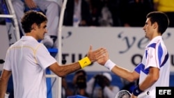 Federer (i) y Djokovic (d).