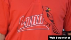 Camiseta de los Cardenales de Lara.