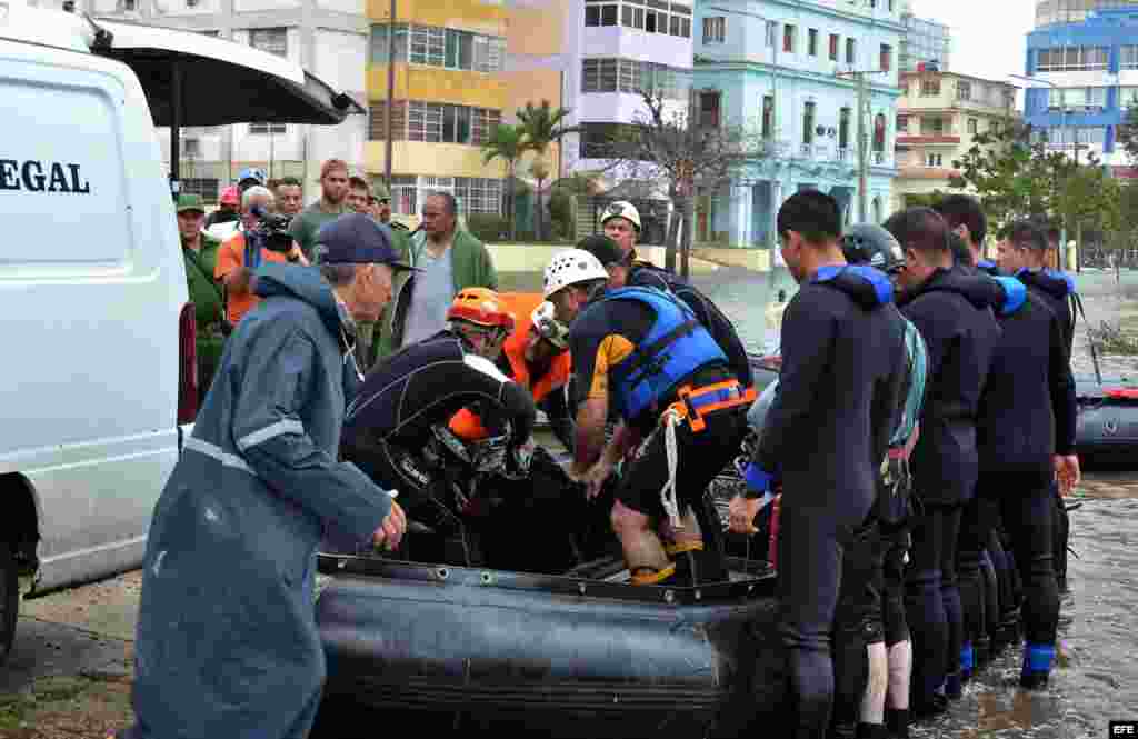 Irma segó diez vidas en Cuba y dejó estela de destrucción que costará superar.