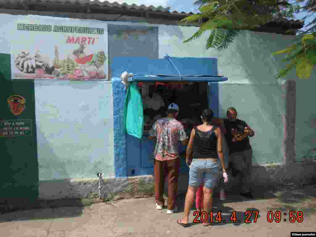 Mercado en Ave Marti y Calvario Santiago de Cuba / foto Ridel Brea