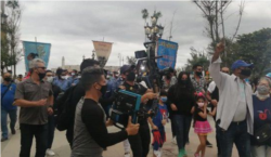 La conga "No te metas" organizada en el Paseo del Prado en plena pandemia.