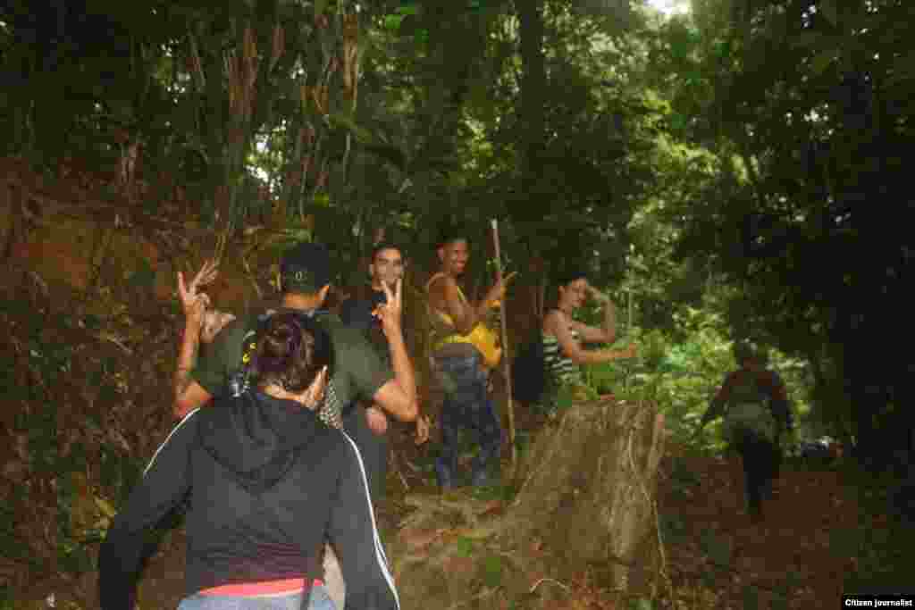 Cubanos durante la travesía hasta Panamá.