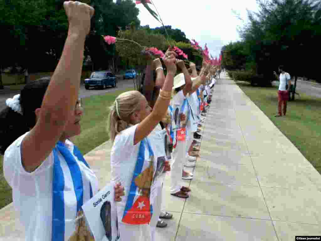 &nbsp;Damas de Blanco marchan por 5ta Avenida