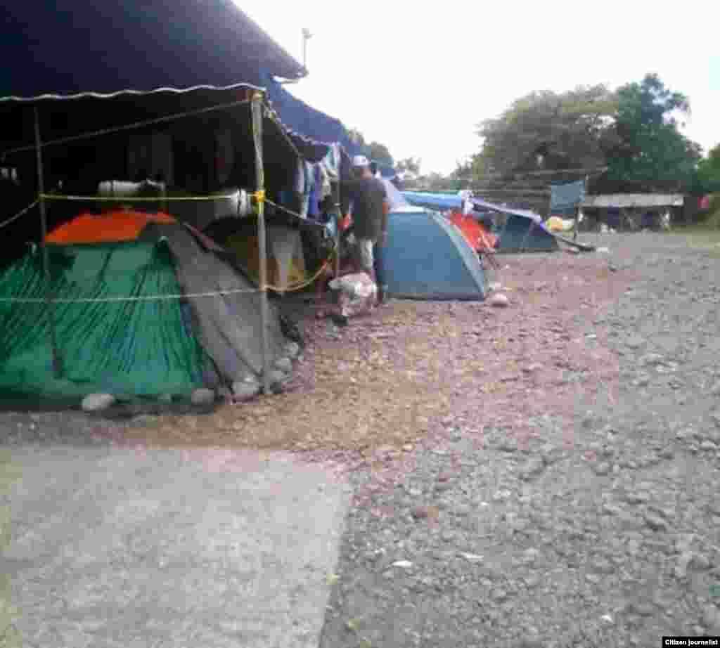 Cubanos en Panamá a la espera de una solución a su situación migratoria. Fotos de Yasmany Aguilera.