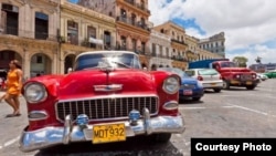 "Almendrones": El museo rodante de autos americanos de los '50 en Cuba es uno de sus atractivos turísticos.