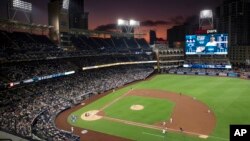 Los Dodgers de Los Angeles contra Los Padres de San Diego. AP/Gregory Bull